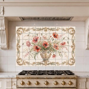 Azulejos con estampado de amapolas en un romántico estilo victoriano, decoración de cocina con azulejos florales.