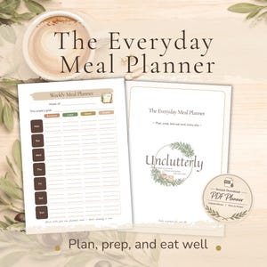 Könnte beinhalten: Ein digitaler Essensplaner mit dem Titel The Everyday Meal Planner, einer wöchentlichen Übersicht, Spalten für Frühstück, Mittagessen, Abendessen und Snacks sowie einem Deckblatt mit dem Markennamen Unclutterly und einem PDF-Download-Symbol.
