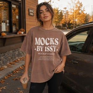 Comfort Colors 1717 Espresso T-shirt Mockup, Höstkafé Livsstil T-shirt Mockup, Avslappnad Stad Ärende T-shirt Mockup