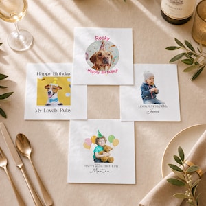 Puede incluir: Un conjunto de servilletas de papel blancas con mensajes y fotos personalizados de cumplea&ntilde;os. Las servilletas presentan im&aacute;genes de un perro y un ni&ntilde;o, junto con los textos: "Happy Birthday," "My Lovely Ruby," "Look Who's 30th James," y "Happy 20th Birthday Martin."