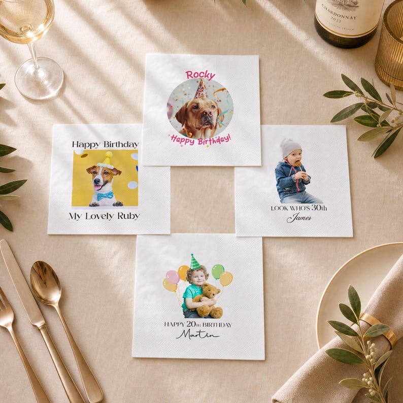 Puede incluir: Un conjunto de servilletas de papel blancas con mensajes y fotos personalizados de cumplea&ntilde;os. Las servilletas presentan im&aacute;genes de un perro y un ni&ntilde;o, junto con los textos: "Happy Birthday," "My Lovely Ruby," "Look Who's 30th James," y "Happy 20th Birthday Martin."