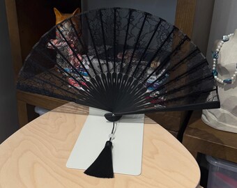 Abanico plegable de encaje negro: accesorio portátil de verano con borla.