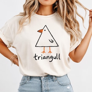 Triangulärt t-shirt, triangelformel med mås, rolig fågelordvits, geometri, matematikskämt, fågelälskare, present till fågelälskare, komfortfärger 1717