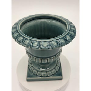 Vaso da fiori vintage Haeger in ceramica blu turchese con decorazione classica a ovoli e dardi