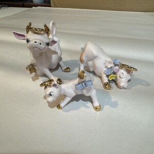 Driedelige vintage engelenbeeldjes uit de jaren 50, model "Holy Cow". Walker-Pottery (Walker Renaker)