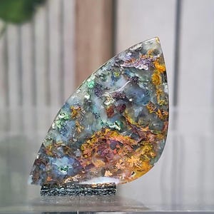 Chrysocolla Originalkoppar * Storlek: 34x19x5,4 mm * Blåopaliserat trä.