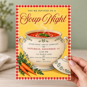 Op de afbeelding: Een rechthoekige uitnodigingskaart met een rood-witte ruitjesrand op een gele achtergrond. Het bevat een grote keramische soepterrine gevuld met rode soep, twee wortels en de tekst: You're Invited to a Soup Night, Good Soup, Great Company, Saturday, November 14, 6:00 PM, 123 Maple Lane, Bring Your Favorite Soup to Share, RSVP 555-0123.