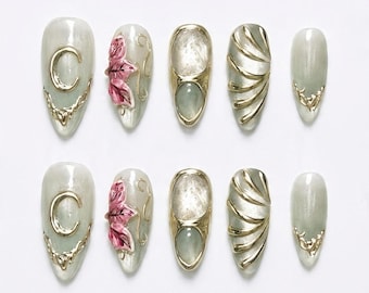 Ongles à coller vert sauge amande, manucure céleste florale lune dorée 3D | MAISONCHIEE