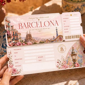 Può includere: Un biglietto decorativo a tema Barcellona con il nome della città a grandi lettere. Il biglietto presenta illustrazioni di edifici, fiori e della Sagrada Familia. È visibile anche il testo "Pack your bags, adventure awaits".