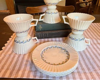 Vintage Lenox Priscilla servies uit 1938, bestaande uit 4 schotels en 6 thee-/koffiekopjes.