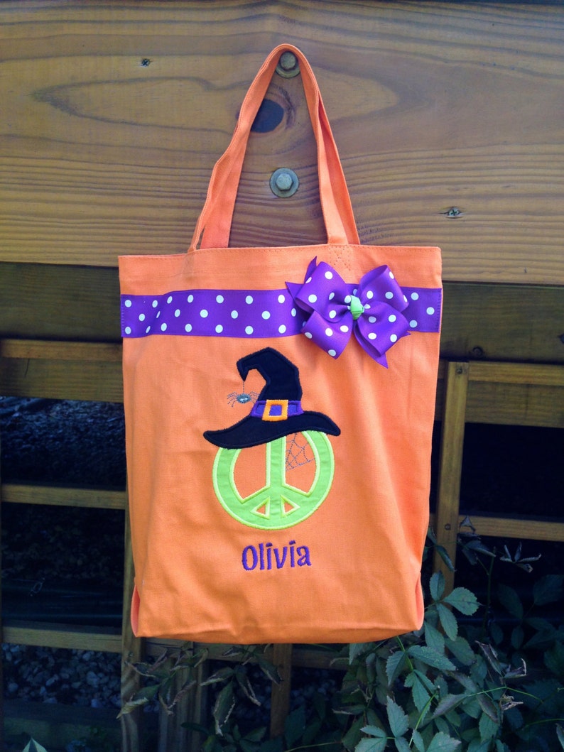 purse with r symbol