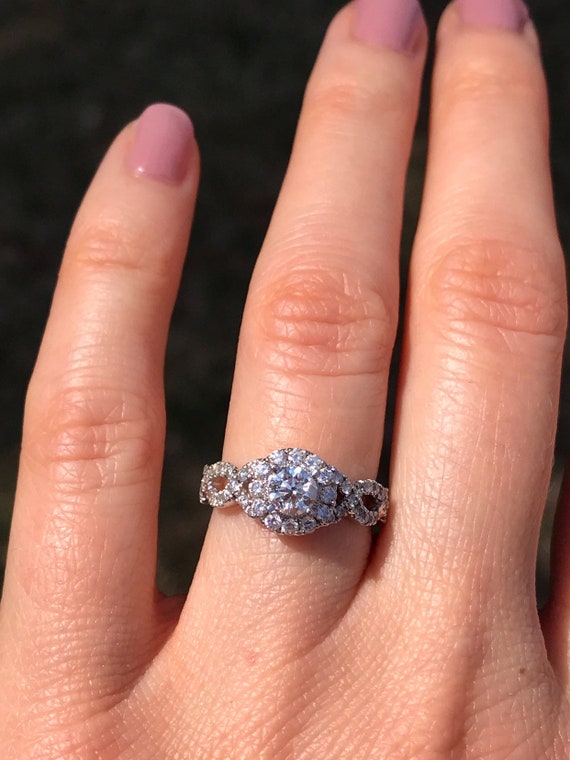 1 carat Designer diamond engagement ring. Offerin… - image 2