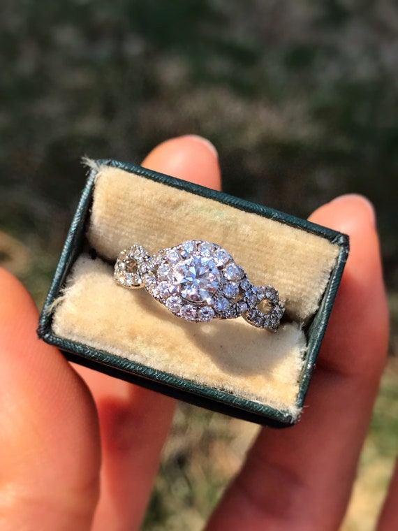 1 carat Designer diamond engagement ring. Offerin… - image 1