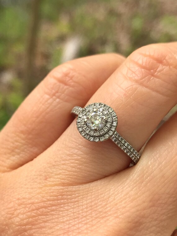 0.50 Carat Engagement Ring. Certified 0.23 Carat Center Diamond 