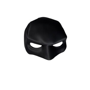 Op de afbeelding: Een zwart, gevormd masker met oogopeningen en een neusuitsparing. Het masker is gemaakt van een glad, mat materiaal en is ontworpen om het bovenste deel van het gezicht te bedekken. Het masker is waarschijnlijk voor kostuum- of theatrale doeleinden.