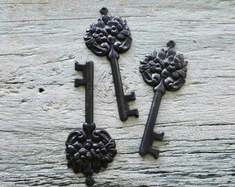 3pcs, key, floral, flowers, metal, blackened steel, pendant, embellishment, adornment, jewelrymaking, mixed media, craft, art, AP0005