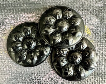 BULK 50pcs, flower, sunflower, daisy, petals, circle, pendant, charm, blackened steel, hollow back, paintable, jewelrymaking, craft, ADP0016