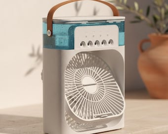 Mini ventilador enfriador de aire portátil 3 en 1: ventilador de escritorio USB con humidificador y luz nocturna LED. Enfriador de espacio personal para el hogar y la oficina en verano.
