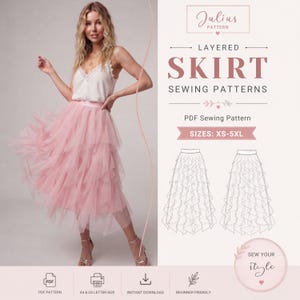 Op de afbeelding: Een naaipatroon voor een gelaagde roze tule rok van Julius Pattern. De afbeelding bevat de tekst Layered Skirt Sewing Patterns, PDF Sewing Pattern en Sizes: XS-5XL. Het toont een technische lijntekening van de rok en iconen voor PDF, printer, download en beginnersvriendelijk.
