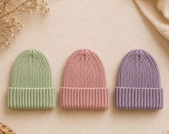 Strickanleitung für eine gerippte Mütze (PDF) | 5 Größen (Baby bis Erwachsene) | Klassische DK-Strickmütze