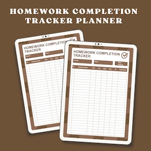 Puede incluir: Dos tabletas digitales que muestran un planificador de seguimiento de finalización de tareas. Las tabletas tienen un fondo blanco con un borde marrón y el texto "Homework Completion Tracker Planner". El planificador incluye campos para nombres de estudiantes y días de la semana.