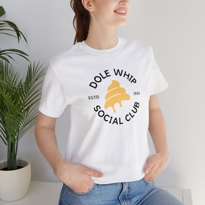 Dole Whip Social Club T-Shirt | Dole Whip Shirt | Dezentes Disney T-Shirt | Disney Urlaub Shirt | Disney Snacks Shirt | Retro Disney Kleid