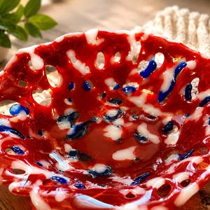Red Fused Glass Lace Bowl, Handmade Openwork Art Glass Bowl, Decorative Centerpiece Dish, Red White Blue Decor, Unique Housewarming Gift bild 1