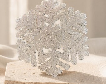 Schneeflocke aus klarem Fusingglas, handgefertigter Winterschmuck oder Sonnenfänger, Unikat
