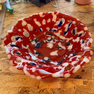 Red White & Cobalt Openwork Fused Glass Bowl, Handmade Art Glass Dish bild 3