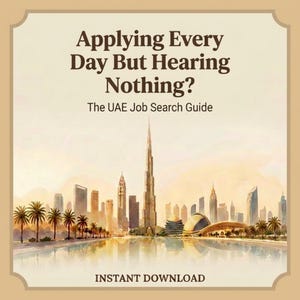 Puede incluir: Una guía digital titulada "Applying Every Day But Hearing Nothing?" con el subtítulo "The UAE Job Search Guide". La imagen presenta una ilustración en acuarela del horizonte de Dubái, incluido el Burj Khalifa, reflejado en el agua, con palmeras en primer plano.
