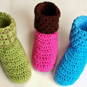 Crochet Pattern - Ladies Crochet Booties Slippers Pattern (Women&#39;s Sizes 4/5, 6/7, 8/9, 10/11) - Instant Download PDF