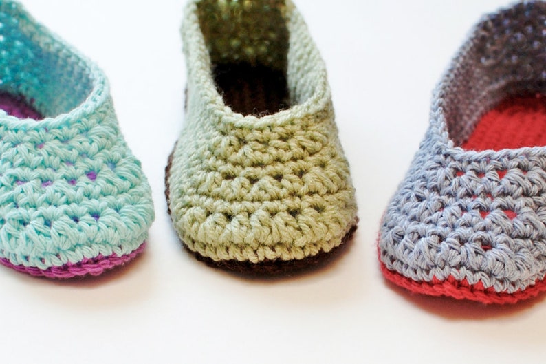 Crochet Pattern Ladies Crochet Slippers Pattern Women's Sizes 4/5, 6/7, 8/9, 10/11 Instant Download PDF image 2