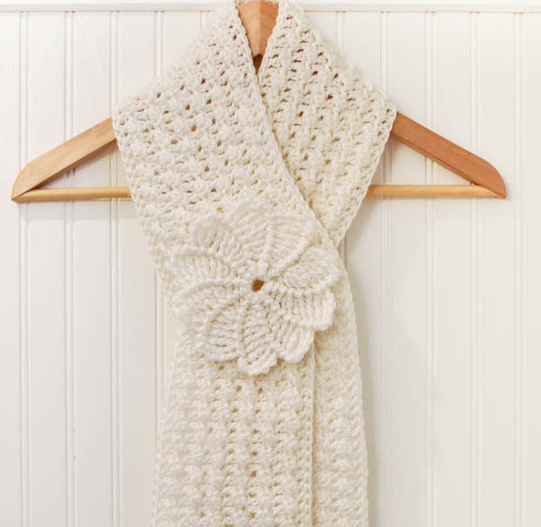 35 Spiral Crochet Patterns for Intricate, Giftable Makes 12 Crochet Pattern Textured Keyhole Scarf with Spiral Flower