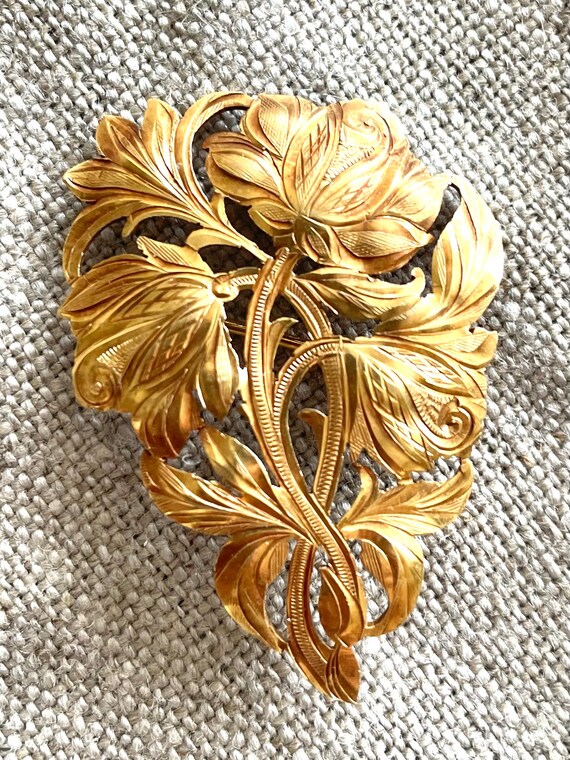 18K Antique Flower Pin