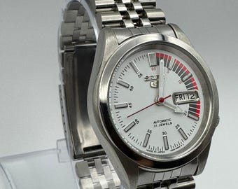 Vintage Seiko 5 Automatic white Racer Dial Wrist Watch For Men's Japan 7s26