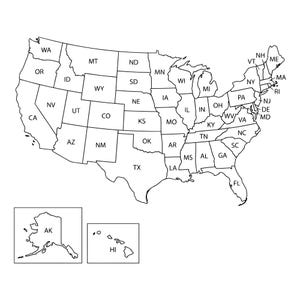 Könnte beinhalten: Eine schwarz-weiße Umrisskarte der Vereinigten Staaten, einschließlich Alaska und Hawaii. Jeder Staat ist mit seiner zweibuchstabigen Abkürzung beschriftet. Die Karte ist eine einfache, klare Illustration.