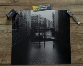 SINGLE PIECE Analog Photography Dark Hamburg 45,5x45,5cm