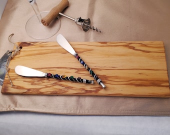SALE! spreader and olive wood serving board gift set - Hand wire wrapped and beaded- royal black