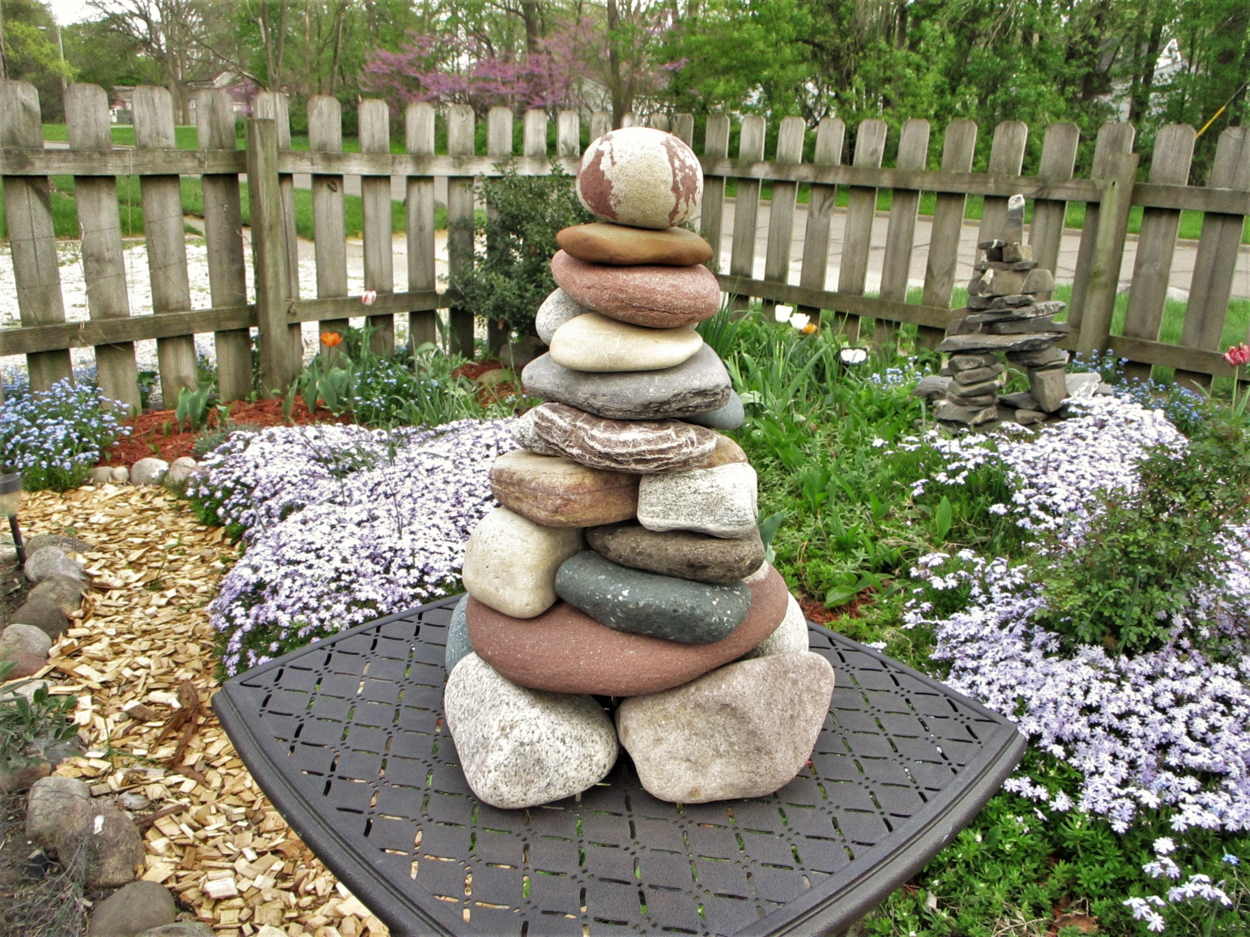 OwMell Balanced Stones Cairn Statue Garden Decor, Stacked Zen Rock Stone  Decor, Small Fish Tank Decoration, Micro Landscape Decor 3.7