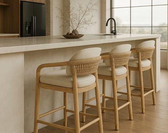 Sgabello da bar Paros in legno con schienale in corda e imbottitura