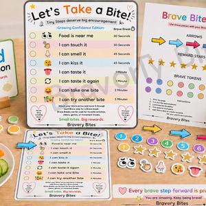 Op de afbeelding: Een kleurrijke educatieve set voor kinderen, met kaarten, beloningstokens en een bord met vers fruit en groenten. De set bevat de tekst "Let's Take a Bite!" en "Brave Bite Pieces".