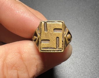 Anello antico tibetano in rame con simbolo della svastica, amuleto buddista di protezione regolabile.
