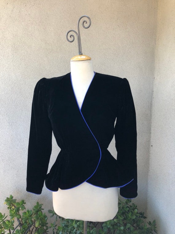 Vintage 80z fabulous Black velvet evening jacket l