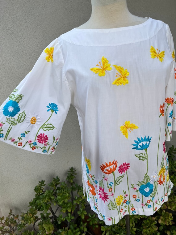 Vintage boho white top tunic colorful floral butt… - image 2