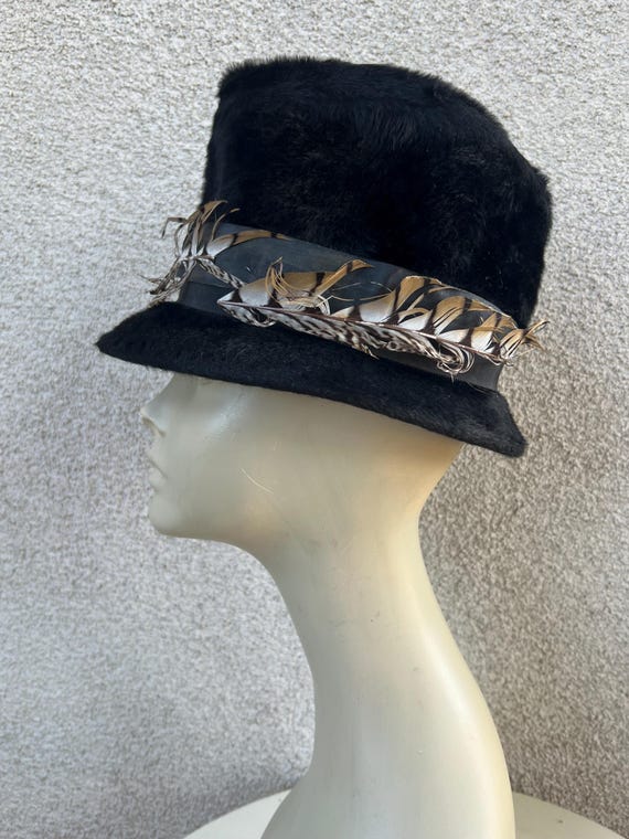 Vintage Black Faux Fur Hat: Feather & Ribbon Accent, Patrice  display picture 3