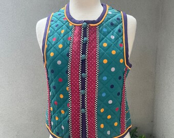 Gilet matelassé vintage des années 80, multicolore, tons rouges verts, Small par Jill Goldschmid