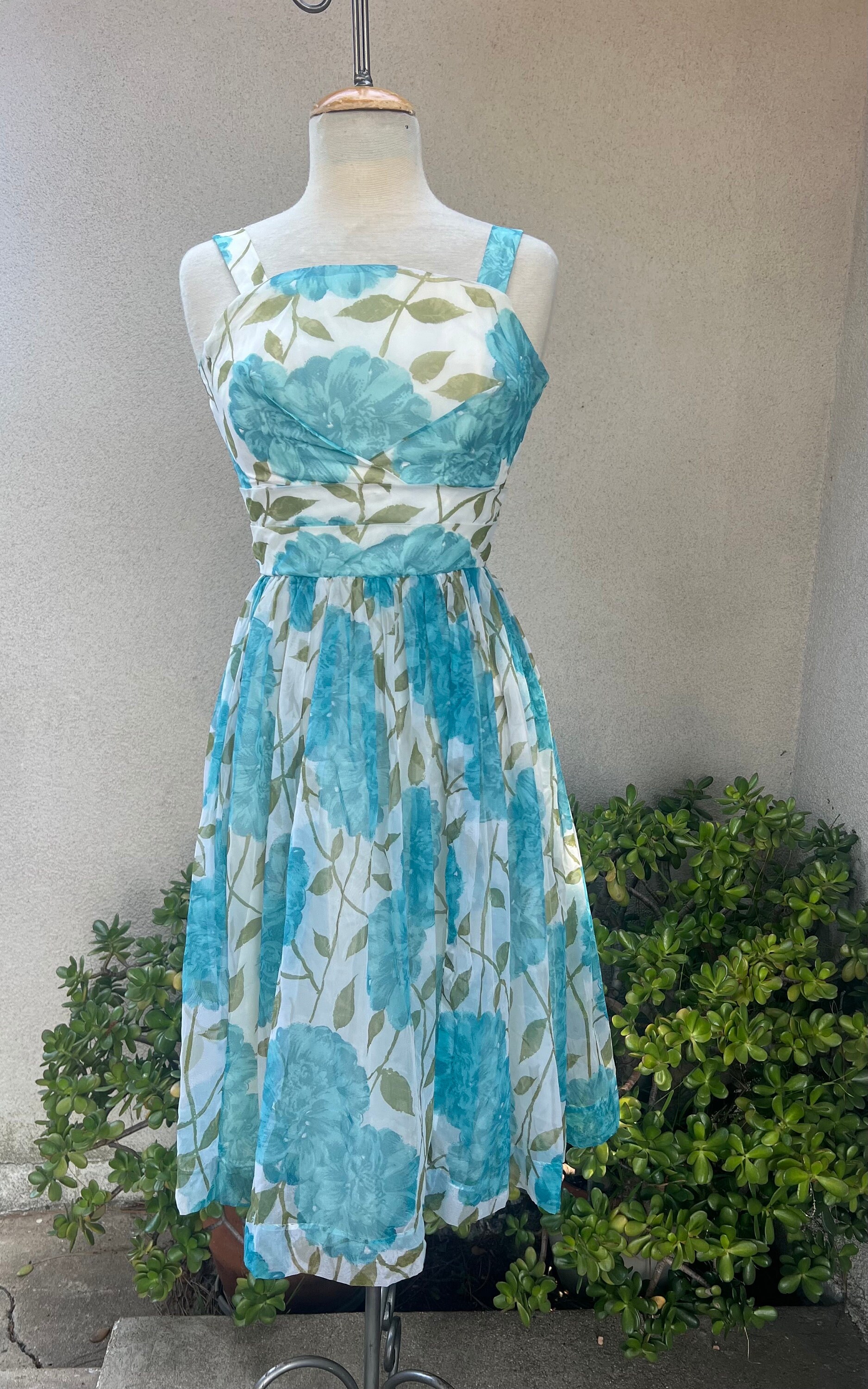 1960s party dress LOVELY Cocktail Pattern McCALLS 5729 Square Neckline So Vintage Patterns This is such an exquisite dress Colorful floral cotton 1960s cocktail