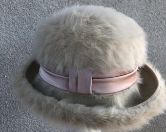 Vintage beige wool fur felt bowler hat with lilac ribbon by Marce Original USA Sz 22”