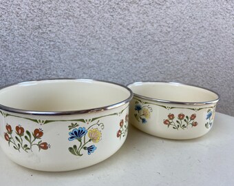 Vintage set 2 metal enamelware small Kobe bowls tan color with floral design