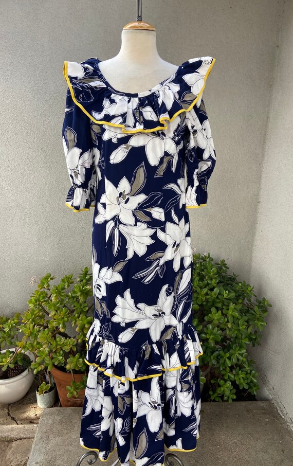 Vintage Hawaiian Luau MuuMuu ruffles blues grey ye